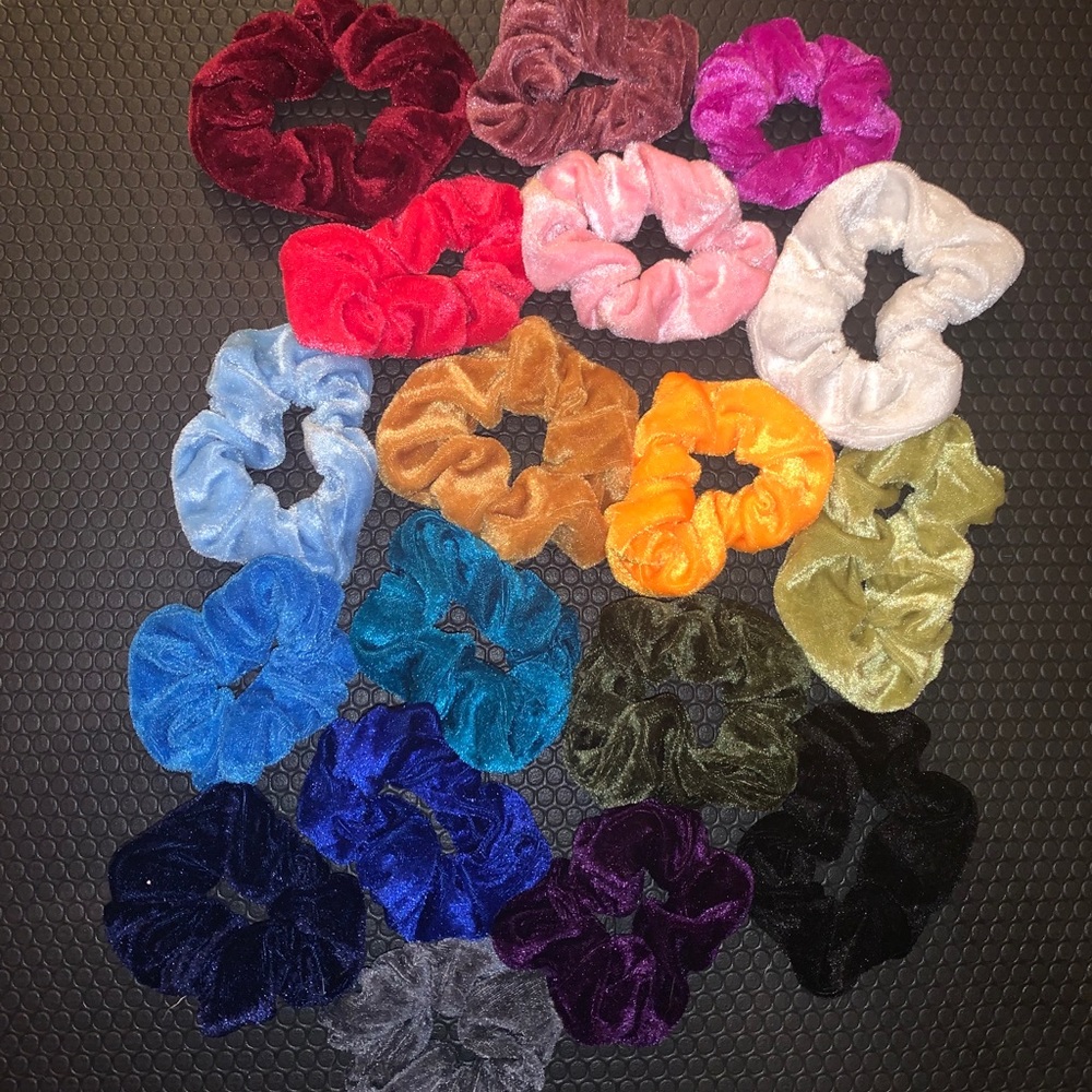 Scrunchie pack of (18-everything in the picture)